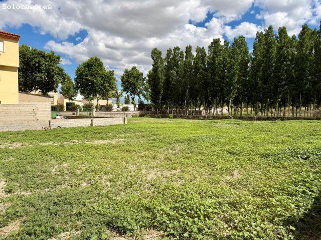 ¡Magnífica parcela urbana en Fuente Vaqueros junto a la ribera del río Genil!