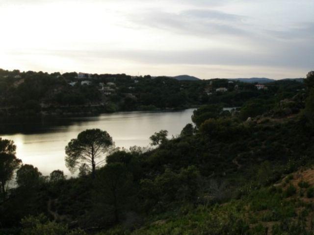 MAGNIFICA PARCELA URBANA EN LAS JARAS CON VISTAS AL LAGO DE LA ENCANTADA