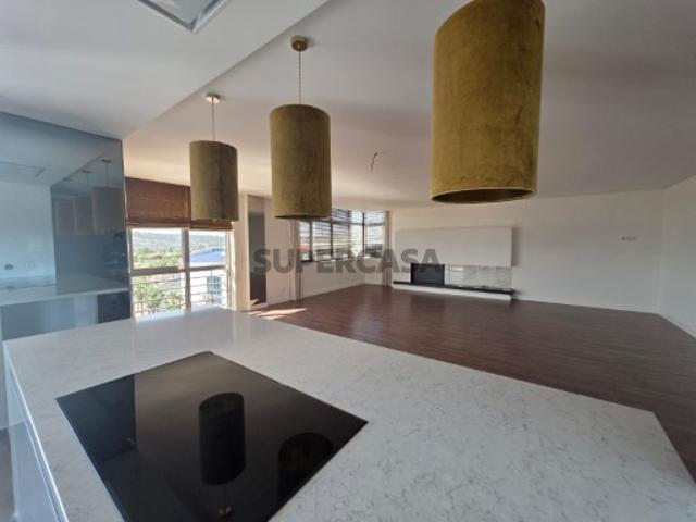 Magnífica Penthouse T3 de ampla área em Infantado, Loures
