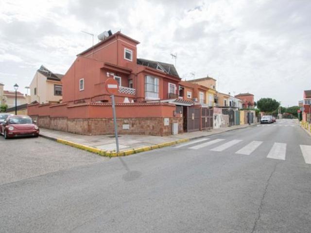Magnífica vivienda adosada en Gines, en Urbanización Guadaljarafe!