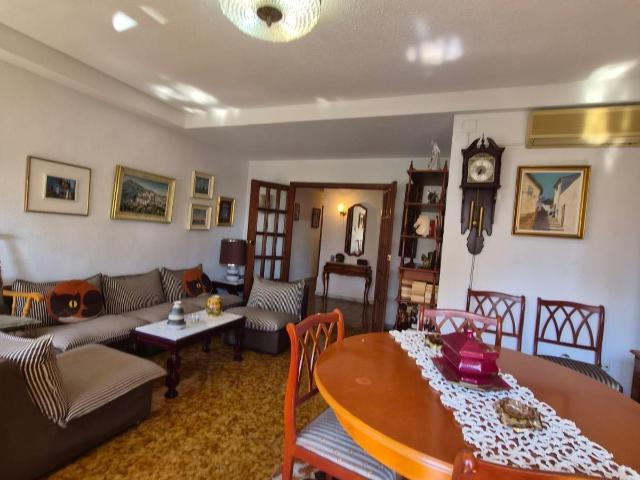 MAGNIFICA VIVIENDA EN EL CENTRO DE TORREVIEJA, IDEAL PARA VIVIR TODO EL AÑO