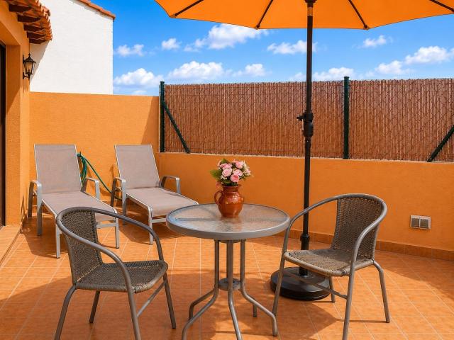 MAGNIFICA VIVIENDA EN EL PUEBLO DE LLOSETA CON PATIO Y GARAJE