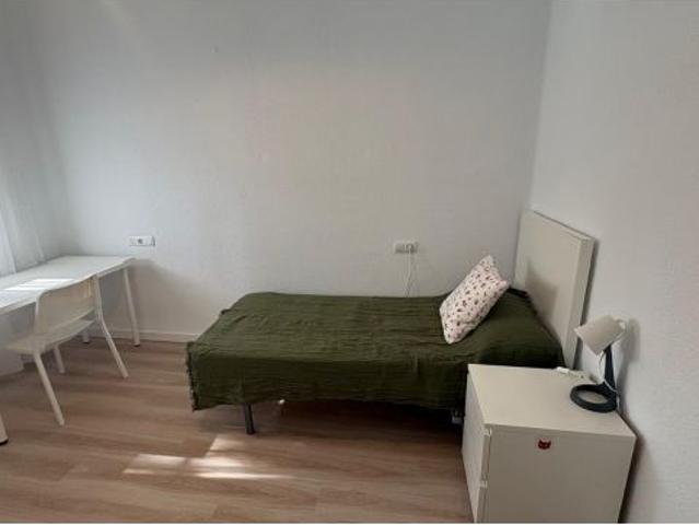 MAGNIFICA VIVIENDA EN REINA MERCEDES
