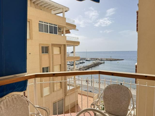 Magnífica vivienda situada en primera línea de playa, en un. 118m² Águilas