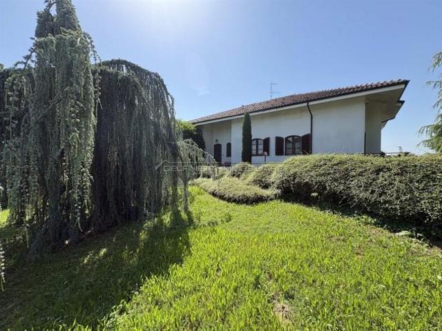 Magnifica villa con parco a Roddi