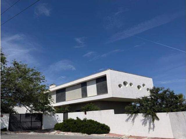 Magnífica villa de lujo y diseño en Las Gabias! Vistas despejadas!