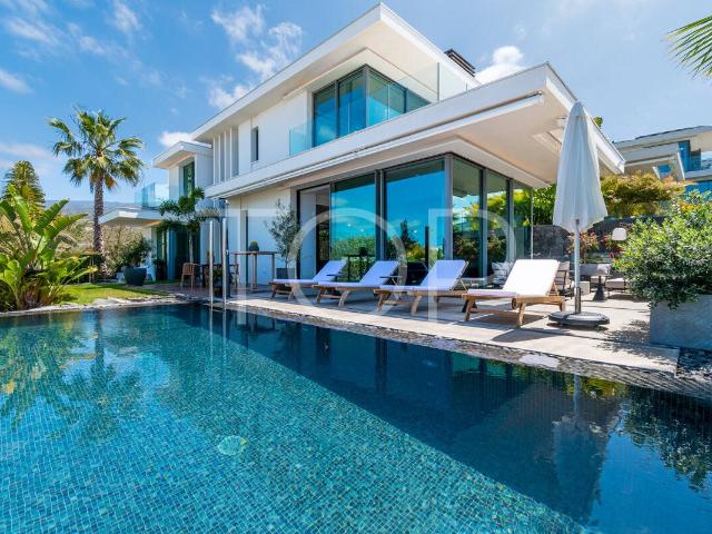 Magnífica villa de lujo con jardín y piscina privada en Las. 181m² Abama