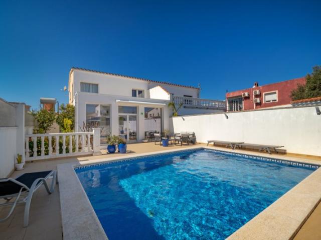 Magnífica villa de tres dormitorios en una zona tranquila y. m² Empuriabrava