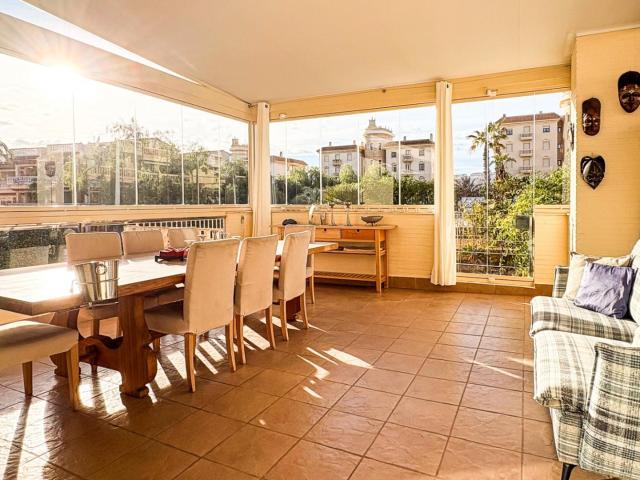 Magnífica villa en una ubicación exclusiva, a tan solo 400 m de la playa