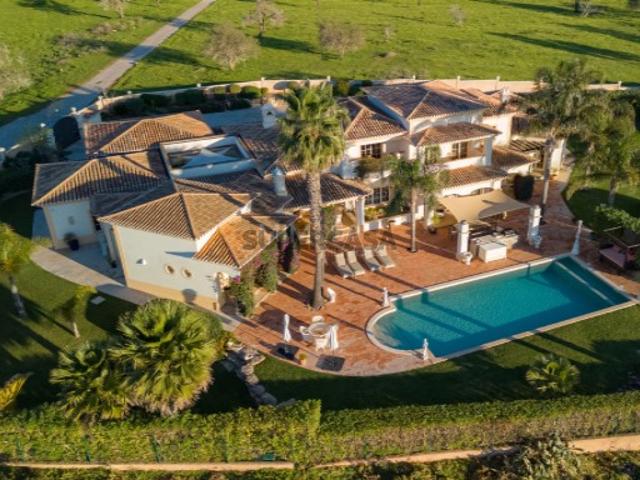 Magnífica Villa Senhorial com Vista Mar e Jardins Paisagísticos