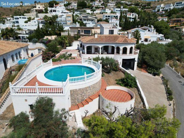 Magnífica villa reformada en venta en Salobreña