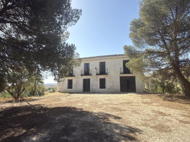 Magnífica Villa Tradicional de los Años 60 – Una Oportunidad Única para Crear una Espectacular Vivienda Familiar, un Exclusivo Bed & Breakfast o Apartamentos Turísticos
