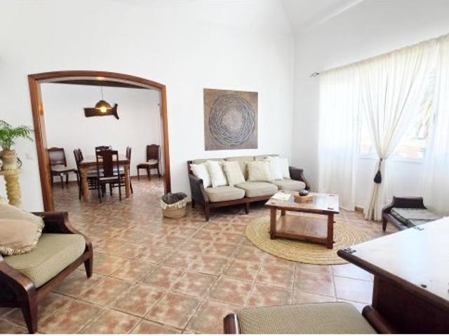 Magnífica y confortable Casa, al centro del pueblo de Teguise, con 2 estudios anexos
