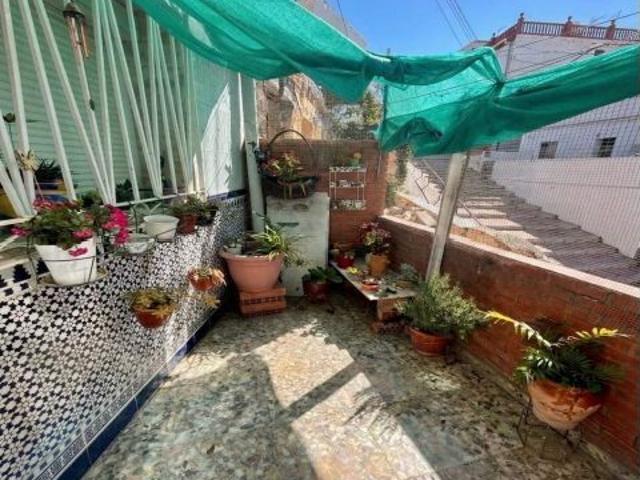 Magnífica y espaciosa propiedad de 3 plantas en el corazón de Vélez, llena de posibilidades y espect