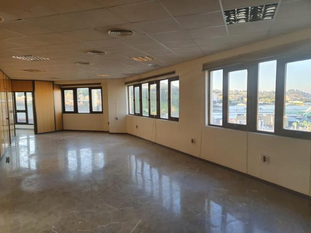 MAGNÍFICAS OFICINAS DISPONIBLES A 800 METROS DE PARADA DE METRO SAN JUAN BAJO