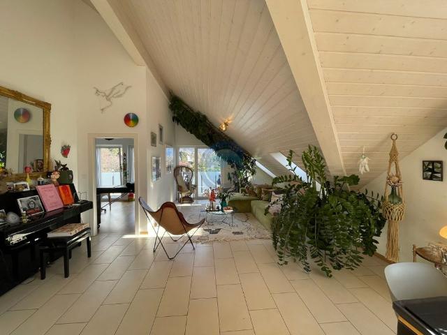 MAGNIFICENT 4.5 ROOM APARTMENT WITH LAKE VIEW