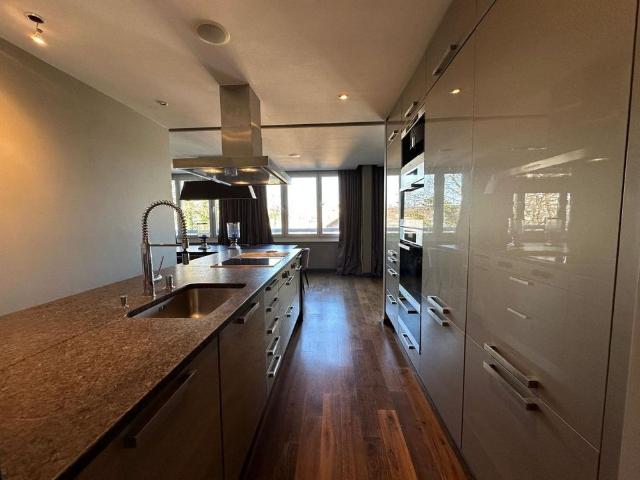 Magnificent 7 p / 4 bedrooms / 3 bathrooms / 2 Balconies