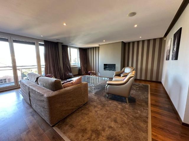 Magnificent 7 p / 4 bedrooms / 3 bathrooms / 2 Balconies