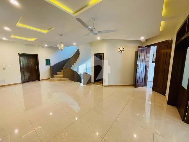 Magnificent 10 Bed Residence In Prime F 8 Location CDA Transfer