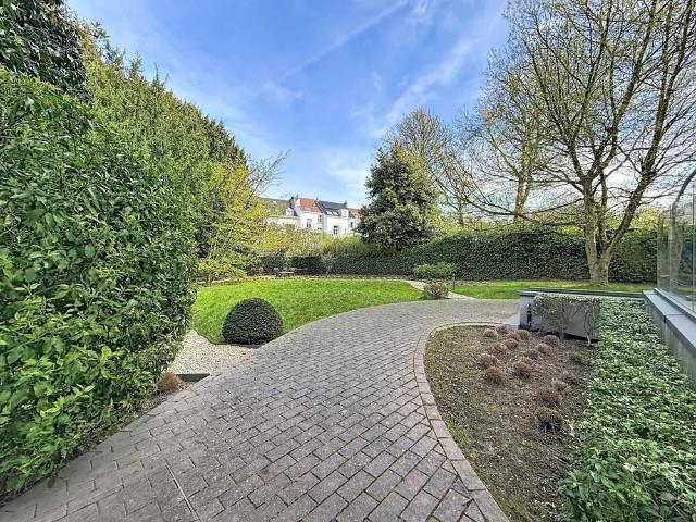 Magnificent 2 bed apt with terrace in the heart of Brugmann
