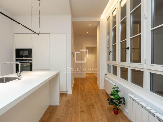 Magnificent 2 bedroom apartment, long term rental, 2 bedrooms, new build 2022, located on Girona Street corner Casp Right Eixample