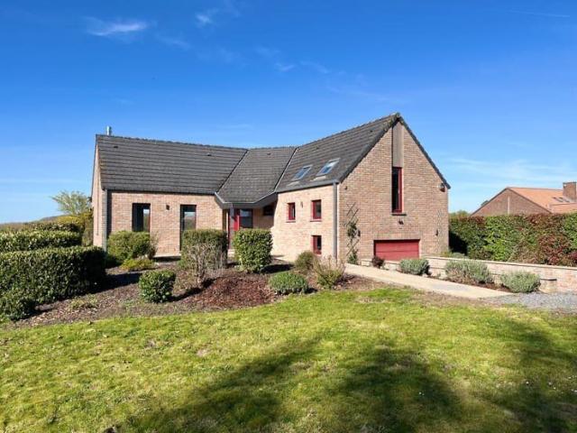 Magnificent 3 bedroom villa Dour in a green and calm setting