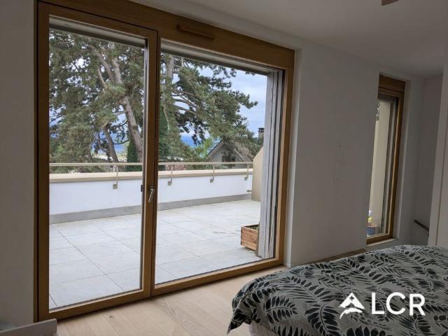 Magnificent Triplex of 5.5P / 4 Bedrooms / 3 Bathrooms / 1 Terrace / South Facing View