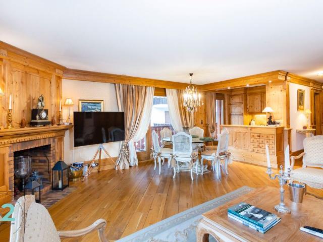 MAGNIFICENT APARTMENT ON THE BANK OF LAKE LA MOUBRA