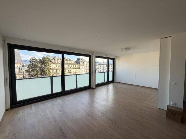 Magnificent bright 6.5 room apartment on the top floor with a large terrace. 101 m2 approx