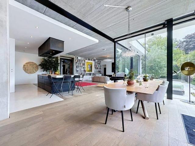 Magnificent fully furnished contemporary villa