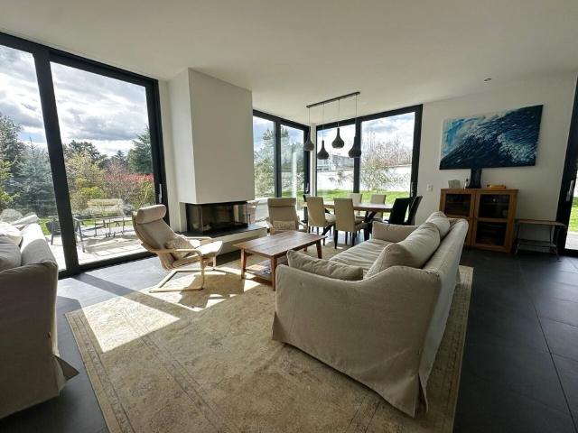 Magnificent luxury villa in Mies / 5 CHB + office / Fenced garden