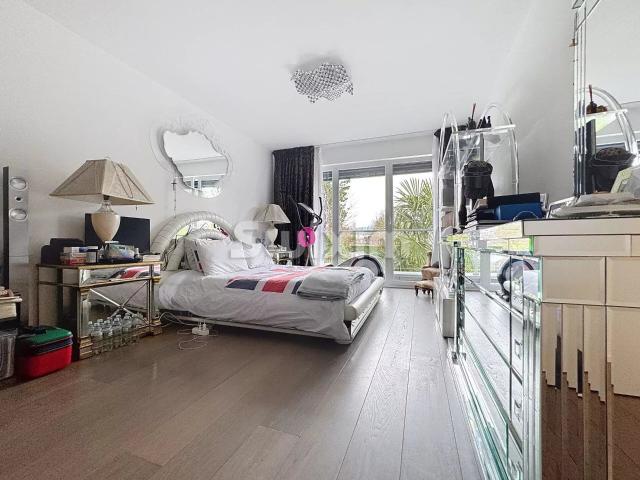 House with 8 rooms on sale in Thônex 340 m² | dreamo. Ch
