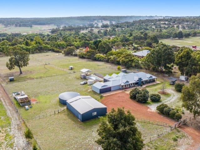 MAGNIFICENT Maryville Downs Horse paddocks, Bore, Pool Rural CLASS !
