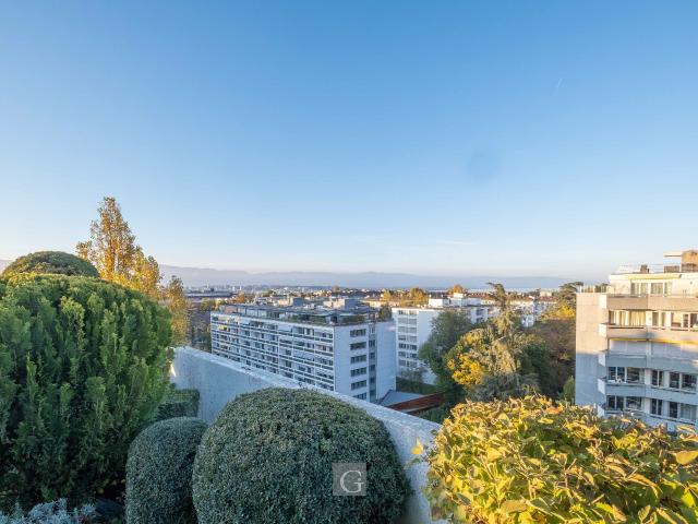 Attic flat with 6 rooms on sale in Genève 141 m² | dreamo. Ch