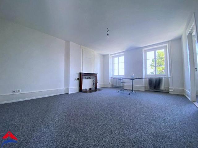 Magnificent renovated 4.5 room apartment Quiet 100m2 approx