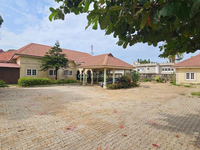 Magnificently Built 8 Bedroom Detached Bungalow On 2400sqm Land