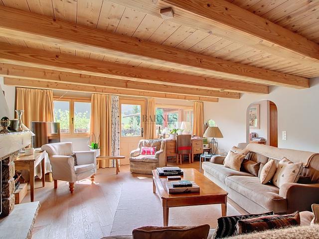 Magnificient traditional chalet with 2 apartments | dreamo. Ch