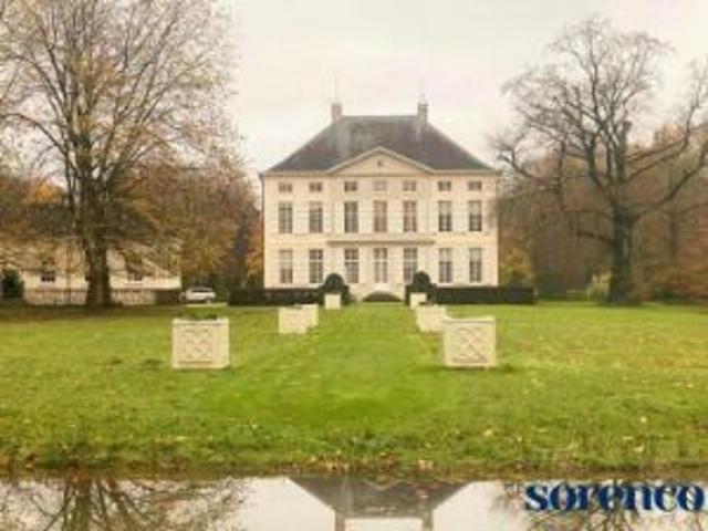 Magnifiek geklasseerd kasteel op een parkdomein van ca. 15 h