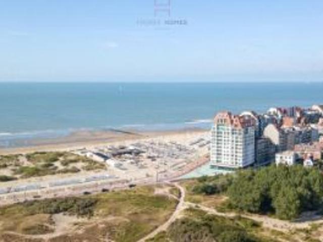 Magnifiek hoekappartement met vier slaapkamers in de resi.