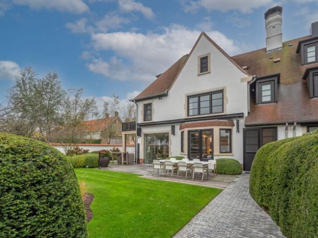 Magnifiek ingerichte villa rustig gelegen in het Zoute, v.