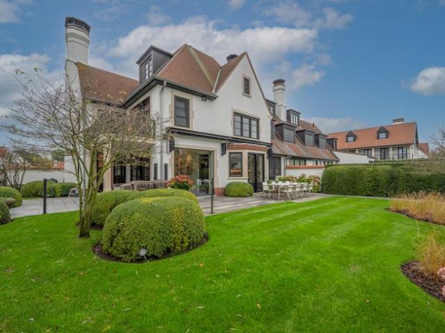 Magnifiek ingerichte villa rustig gelegen in het Zoute, v.