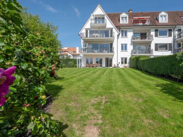 Magnifiek tuinappartement met zonnige tuin in een villa r.