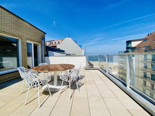 Magnifieke penthouse met zijdelings zeezicht en ruim terras