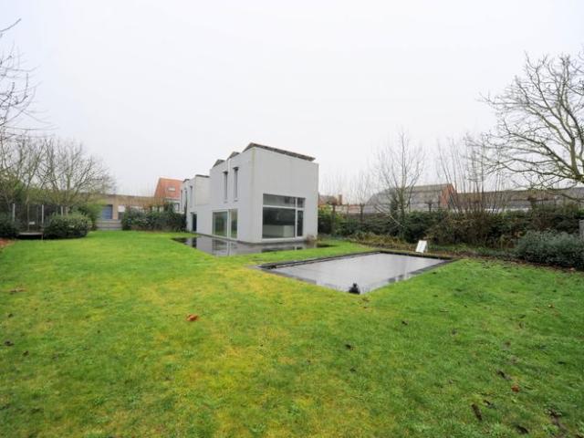Magnifieke strakke woning met zwembad