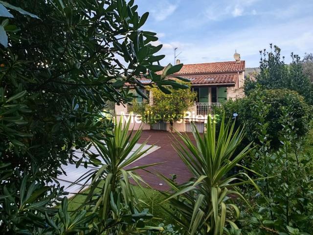 Magnifique Maison 150m²s/1230m² ter + Pkg et Garage double