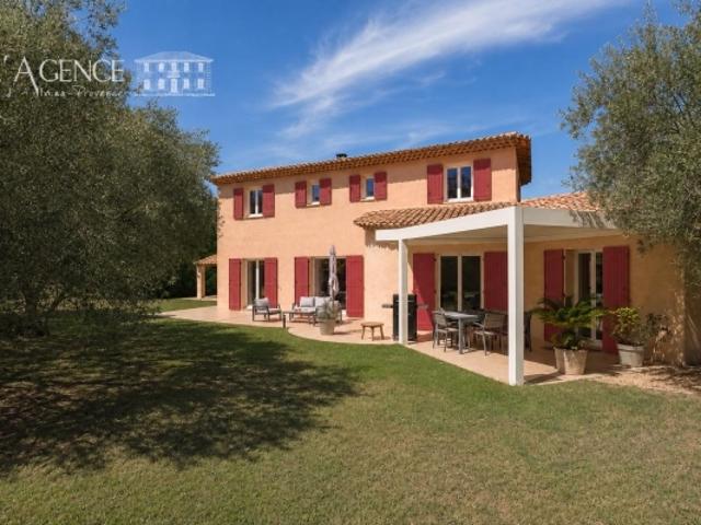 Magnifique maison à Aix en Provence, de 207 m2 environ, sans au