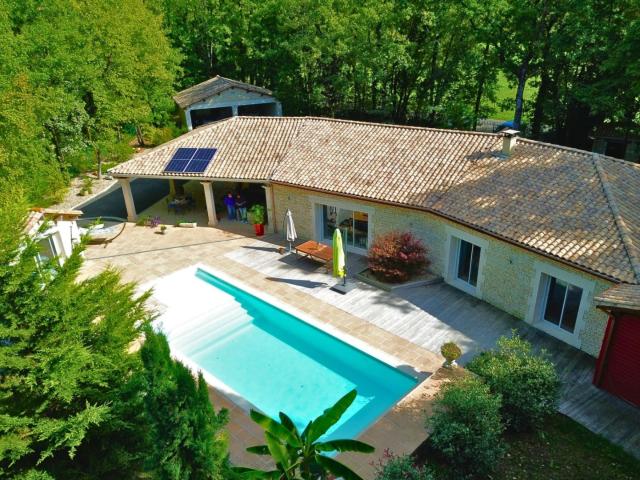 Magnifique Maison au Coeur d’un Espace Boisé, 5 Chambres, Pi. 217m² Maine de Boixe