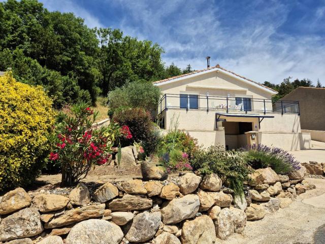 Magnifique maison avec dépendance, jacuzzi et vue panoramique près d'Olargues