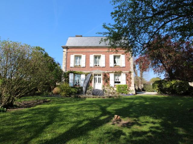 Magnifique maison bourgeoise du 19 ème siècle sur son parc arboré