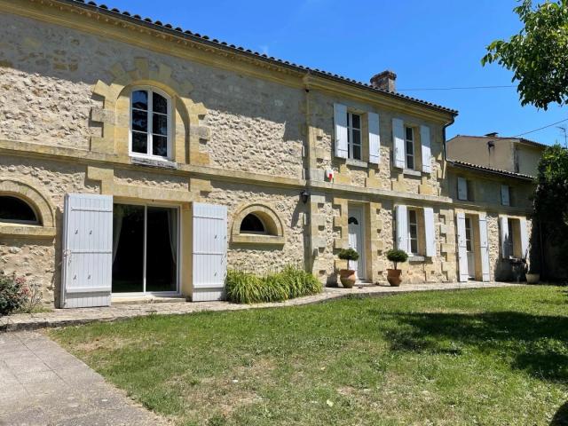 Magnifique Maison bourgeoise en pierre sur un parc de 2100m² au